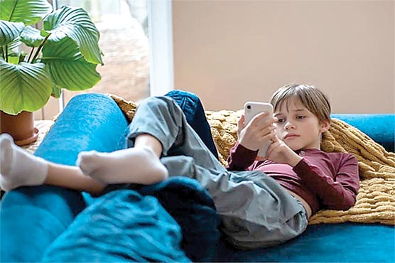 دو گھنٹے تک فون کا استعمال نوجوانوں کے لیے مفید قرار