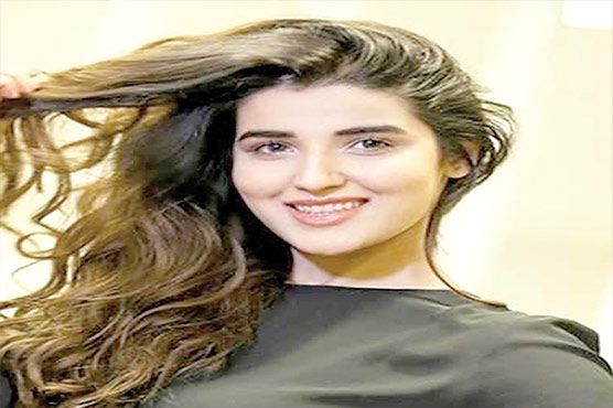 ملائیکا اروڑا کا سٹائل کاپی کرنے پر حریم فاروق تنقیدکی زدمیں 