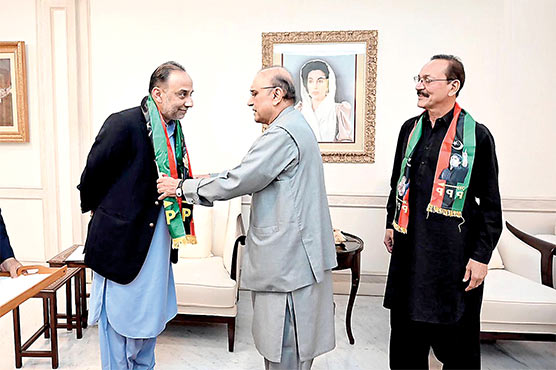 پاکستان:-انیس ایڈووکیٹ ، رضا ہارون ساتھیوں سمیت پیپلزپارٹی میں شامل