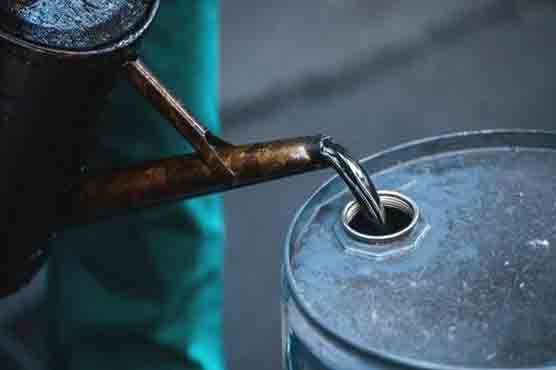 عالمی مارکیٹ میں خام  تیل 2ڈالر سستا
