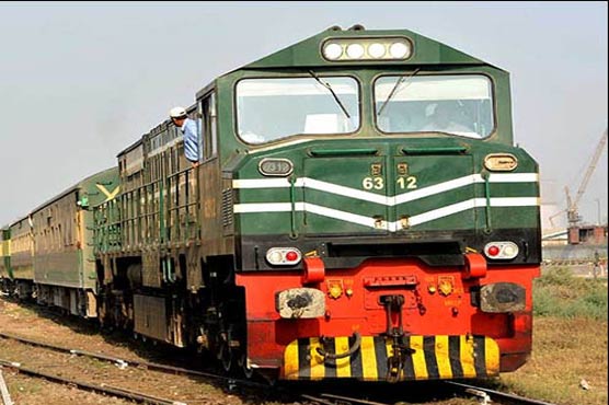 ٹرینوں کی بکنگ مکمل ، ٹکٹوں کا حصول مشکل ، مسافر پریشان