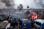 فرانس:پنشن اصلاحات کیخلاف  مظاہرے جاری، درجنوں مظاہرین گرفتار
