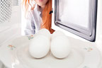 مائیکرو ویو میں انڈے ابالنا خطرناک،خاتون کا چہرہ جھلس گیا