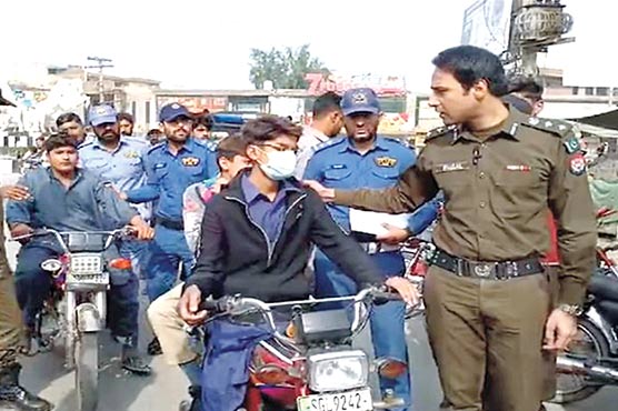 کم عمر ڈرائیوروں کے 1066 اور بغیر لائسنس 1055 چالان