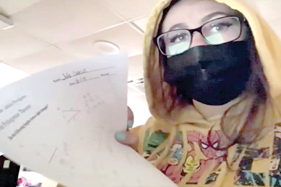  ماں بیٹی کا روپ دھار کر اسکی کلاس لینے سکول چلی گئی