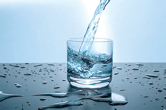 زیادہ پانی پینا آپ کو موت کے مُنہ میں بھی لے جاسکتا ہے