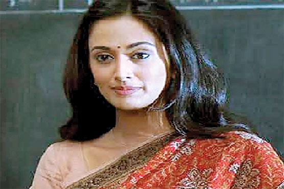 بھارتی اداکارہ کی کار کو  خطرناک حادثہ، 2 افراد ہلاک