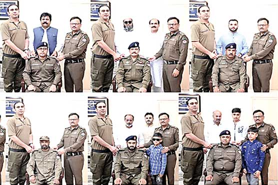  پروموٹ ہونیوالے پولیس افسروں کو رینک لگانے کی تقریب 