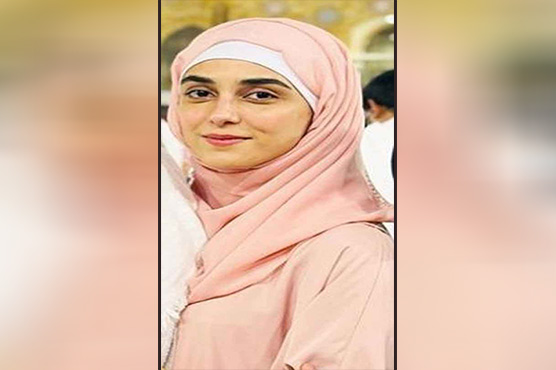  مایا علی کی خاندان کے  ساتھ عمرے کی ادائیگی 