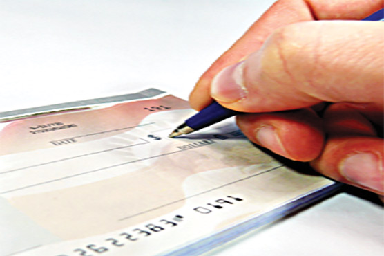 لاکھوں کے چیک ڈس آنر شہری گاڑی خوردبرد کرلی گئی