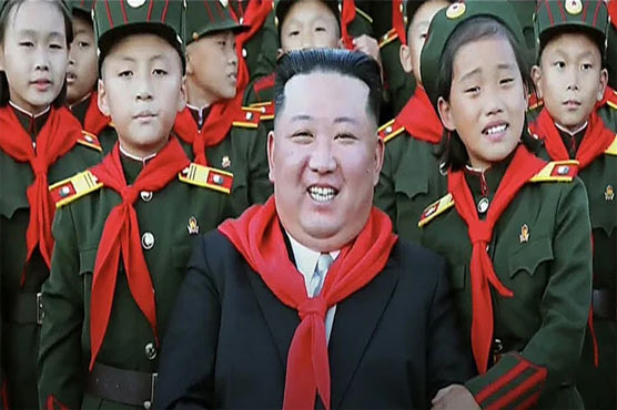 شمالی کوریا نے اپنے بادشاہ کیلئے ’’دوستانہ  والد‘‘ کے ٹائٹل سے گانا تیار کر لیا