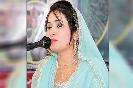 سویرا علی نے میڈم نورجہاں کے گیتوں پر پرفارمنس کے دوران سماں باندھ دیا