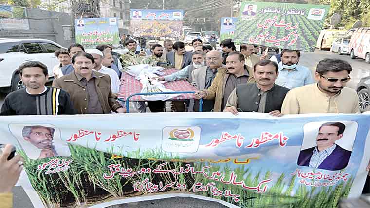 کسان اتحاد کا مطالبات کیلئے پریس کلب کے سامنے احتجاج 