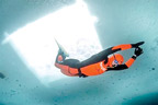 خاتون کی برف کی تہہ کے نیچے پانی میں تیراکی کا ریکارڈ
