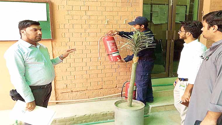 تحصیل ہیڈ کوارٹر ہسپتال پپلاں میں  آتشزدگی سے بچاؤ کے انتظامات کا جائزہ 