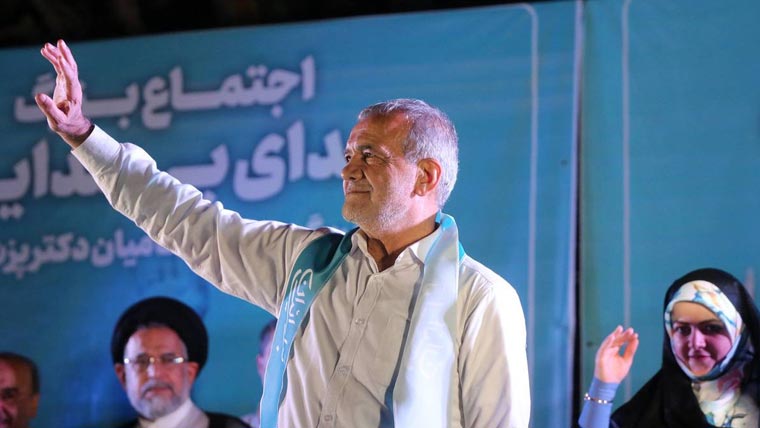 ایران :نومنتخب صدر آئندہ ماہ  عہدے کا حلف اٹھائیں گے