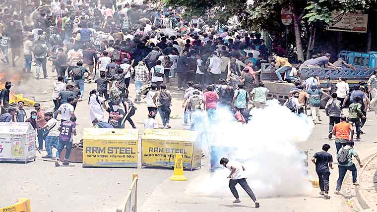 بنگلا دیش:کوٹہ  سسٹم  کیخلاف احتجاج،سرکاری  ٹی  وی  سٹیشن  نذر آتش ،32 ہلاک