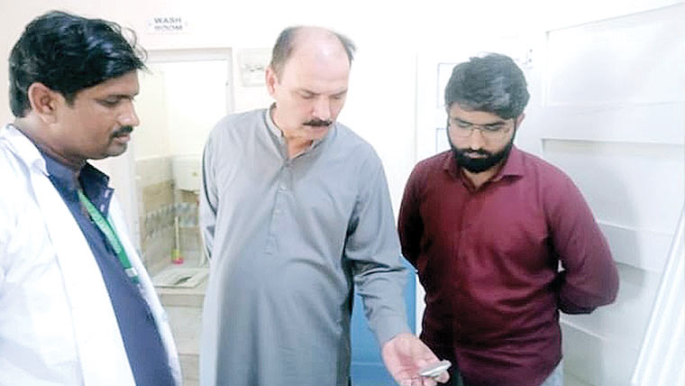 ڈاکٹر امیر احمد کا میانوالی ‘پپلاں میں مراکزصحت کا معائنہ