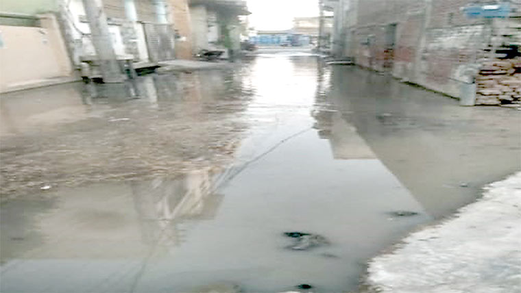 وزیرآباد :گلیوں میں گندا پا نی جمع ، شہریوں کو مشکلات 