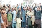 سینکڑوں رکشہ ڈرائیوروں کا ڈی پی آفس کے باہر احتجاجی مظاہرہ 