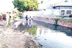 چونڈہ ظفروال روڈ محلہ اسلام  پورہ کی گلیوں میں پانی جمع 
