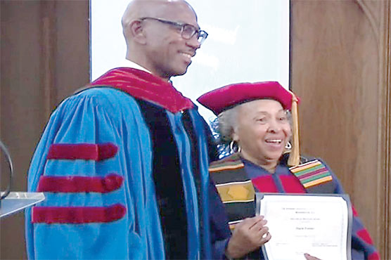 83 سالہ خاتون ہاورڈ سے گریجویشن کرنیوالی معمر ترین طالبہ 
