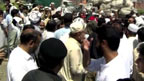 پشاور: شدید گرمی ،12گھنٹے لوڈشیڈنگ،گرڈسٹیشن کا گھیراؤ،مظاہرین نے بجلی خود بحال کردی