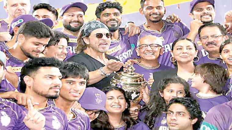 شاہ رخ خان کا آئی پی ایل میں ٹیم کی فتح پر جشن 