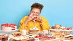 زیادہ کھانے کی بیماری برسوں پیچھانہیں چھوڑتی:تحقیق