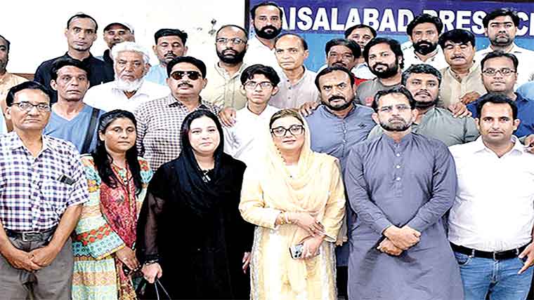  وزیر اطلاعات پنجاب کا فیصل آباد پریس کلب کا دورہ 