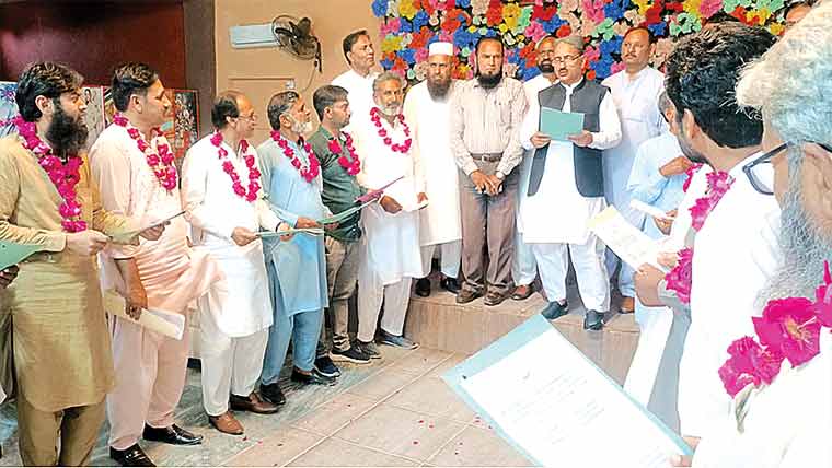 ایپکا ایجوکیشن تحصیل کامونکے  کی نو منتخب رجیم نے حلف اٹھا لیا 