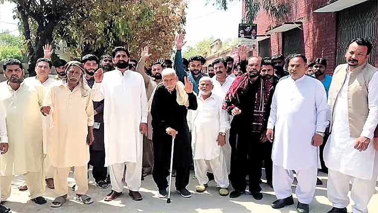 اجتماعی زیادتی کیس ،یکطرفہ کا رروائی ،ملزموں کے ورثا کا احتجاج 