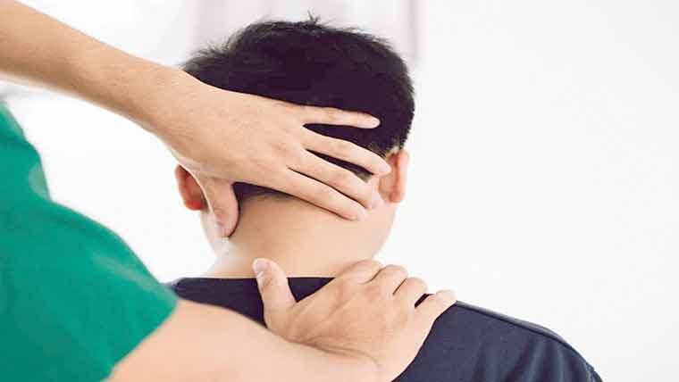 گردن پر مالش کروانے والا چینی شہری فالج کا شکار ہوگیا