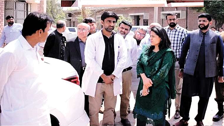 سیکرٹری محکمہ صحت کا کھرڑیانوالہ ، مکوآنہ میں ہسپتالوں کا دورہ