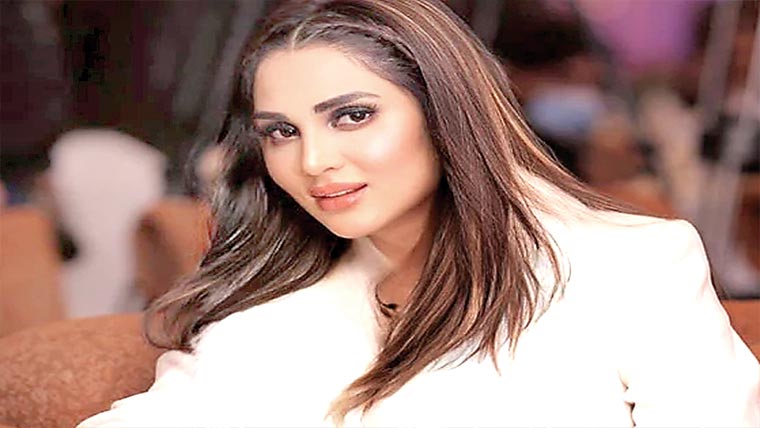 شوہر کہتا شوبز چھوڑ دو، پردہ کرو تو میں بات مانتی:فضا علی