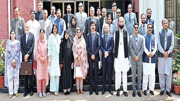  سینئر مینجمنٹ کورس کے افسروں کا  یونیورسٹی آف سرگودھا کا دورہ