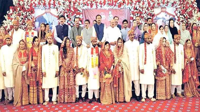  51 جوڑوں کی اجتماعی  شادیوں کی تقریب ، پنجاب حکومت کیطرف سے، جہیز ایک لاکھ روپے کی سلامی پیش 