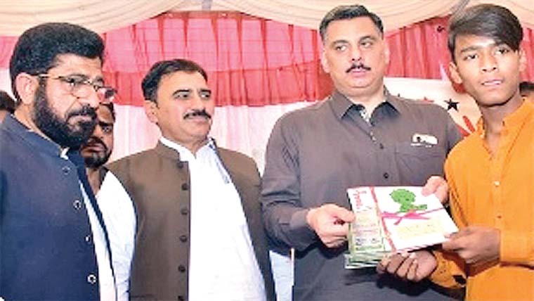  والدین کا سرکاری سکولز پر اعتماد بحال ہو رہا:عمران خالد 