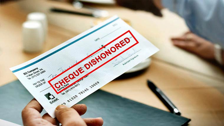  لاکھوں روپے کا بو گس چیک دیدیا