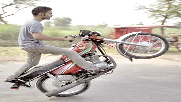 ون ویلنگ کرنے پر نوجوان گرفتار