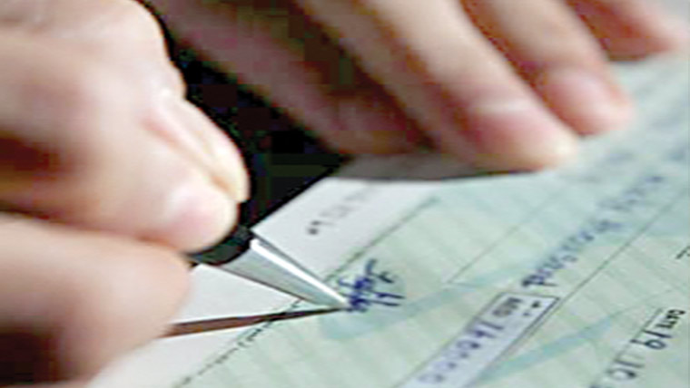 جعلی چیک دینے والے پر مقدمہ 