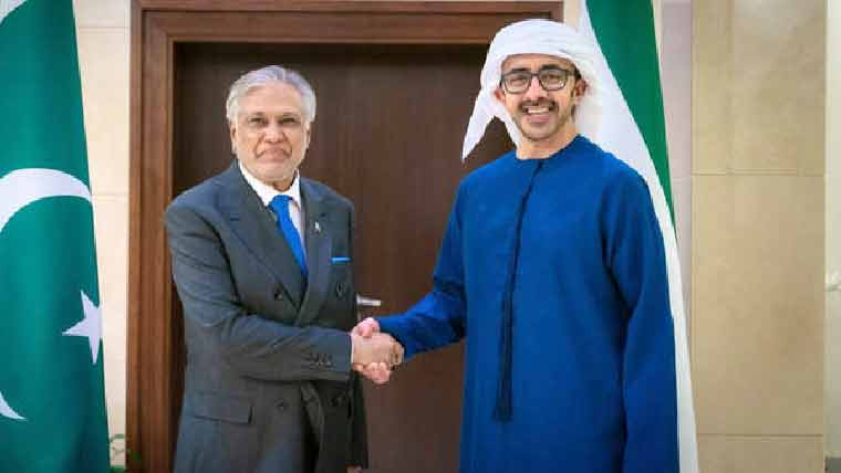 امارات کے وزیر خارجہ وفد کے ہمراہ پاکستان پہنچ گئے