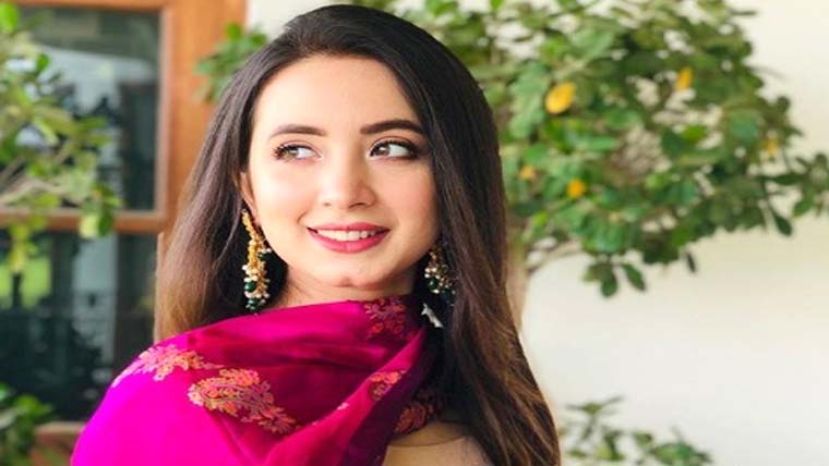  کروڑ کی نوکری چھوڑ کر ٹھیلا لگانے کو ترجیح دونگی:کومل 