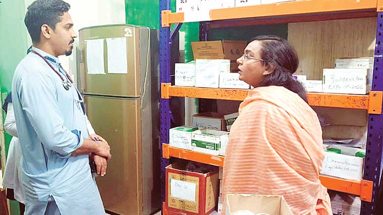  اسسٹنٹ کمشنر گوجرہ کا ٹی ایچ کیو ہسپتال کا اچانک دورہ 