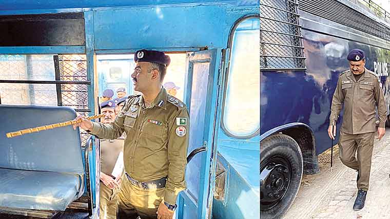 چنیوٹ:پولیس گاڑیوں کی رینوویشن،مرمت کا کام جاری 