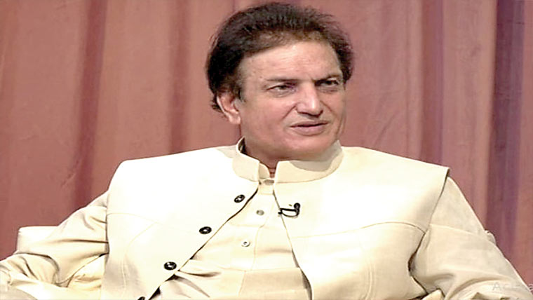 شادی سے پہلے لڑکی سے تنخواہ پوچھنے والا مرد، مرد نہیں ہوتا:خلیل الرحمان قمر