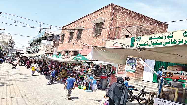 علی پورچٹھہ:میونسپل کمیٹی دفتر کے با ہر نا جا ئز کھوکھے قائم 