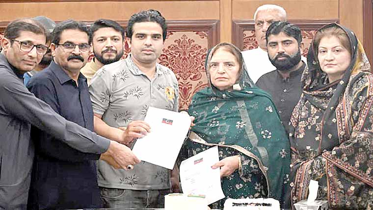 پارٹی ورکر ز کے حقوق کا مکمل تحفظ کیا جائیگا:ریحانہ ڈار 