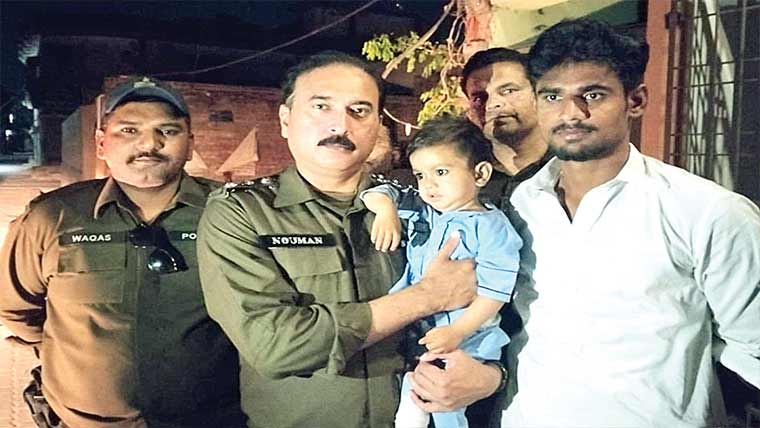  سیالکوٹ2:سالہ بچے کو اغوا کر  نیوالی خاتون گرفتار ،بچہ بازیاب 