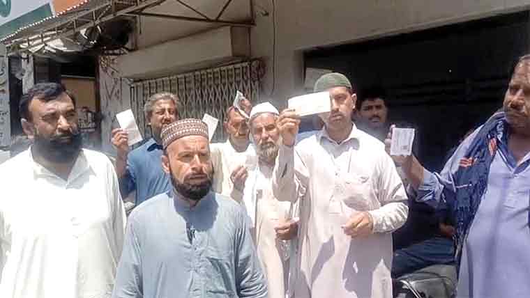 تنخواہوں کی بروقت ادائیگی نہ ہونے پر ریلوے ملازمین کا احتجاج